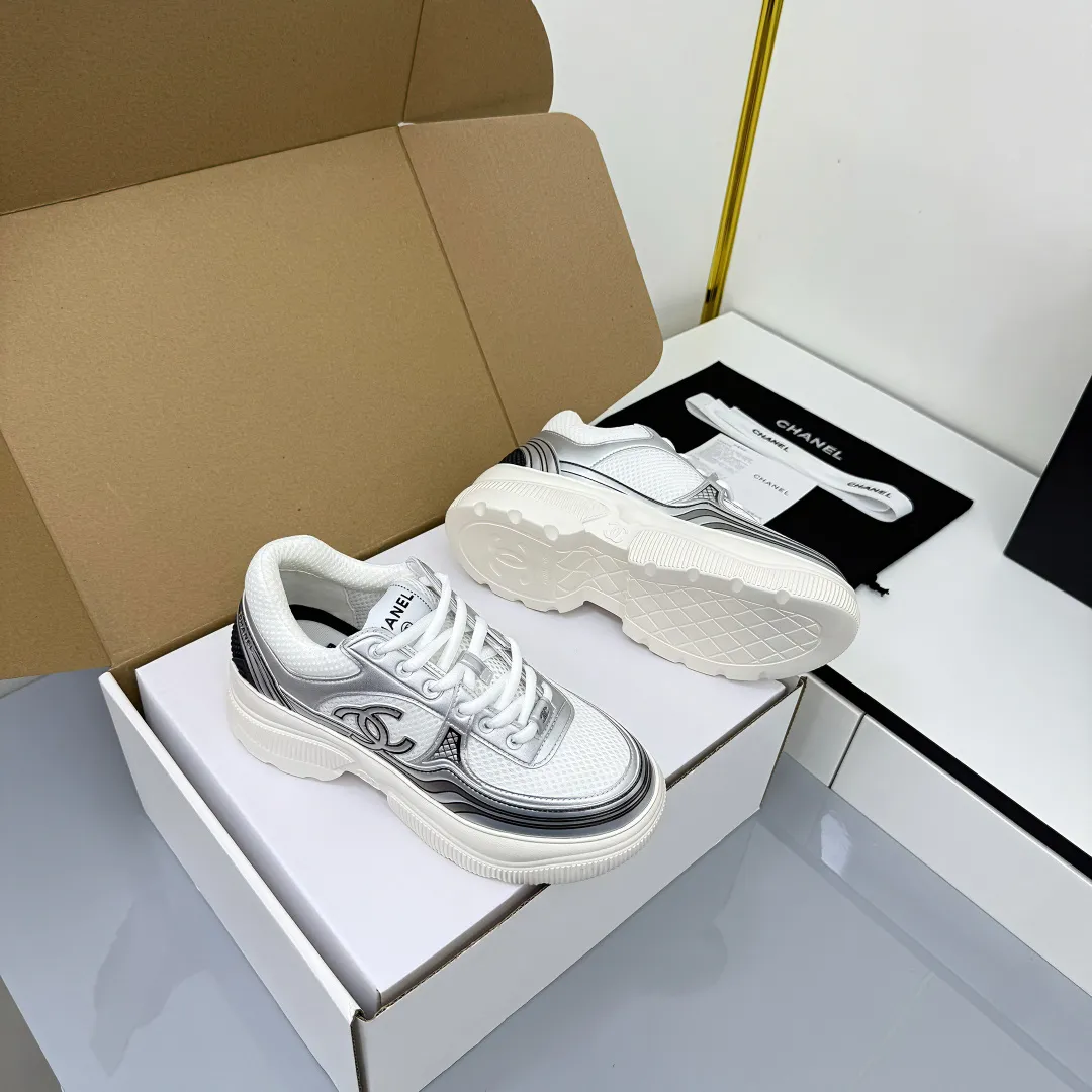 👟👟Ex-factory price 660👟👟 Chanel bread shoes ~ original calfskin panda shoes Chanel 25C latest hot style panda black and white sports shoes casual sneakers Xiaoxiang hot item classic black and white panda color coco girls must pay Fabric: original custom mixed sheepskin lining: original imported breathable mesh lining outsole: Original molded rubber + TPU combination Size: Women's 35-41 Buy now👉 Buy now👉